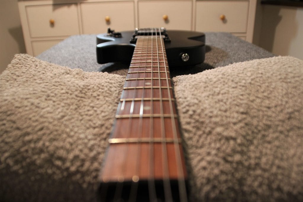 epiphone les paul special vintage edition playability overview displayed for readers