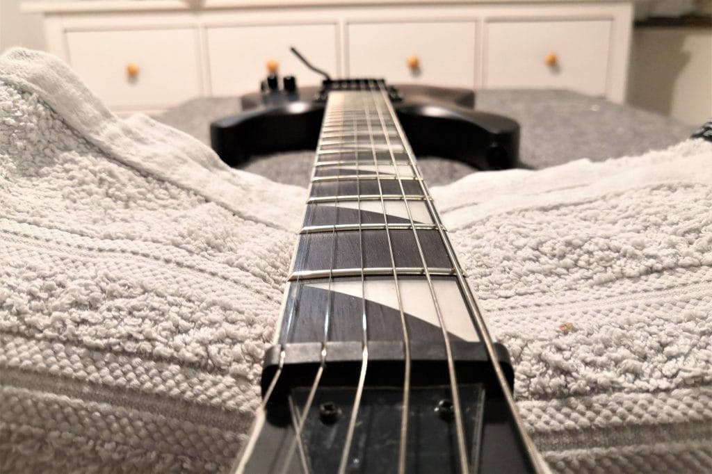 Jackson JS22 Dinky playability displayed for readers