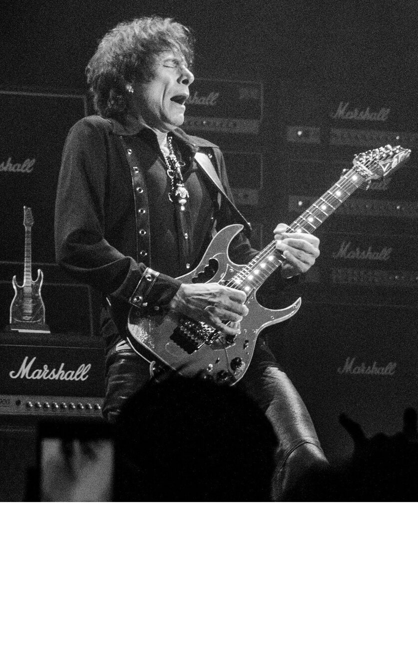 You are currently viewing Steve Vai